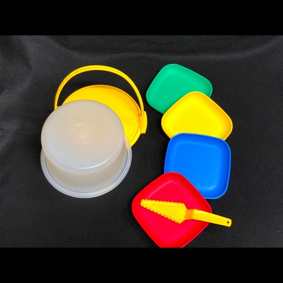 Tupperware Other - NWOT Tupperware 6 pc Mini Cake Taker Set